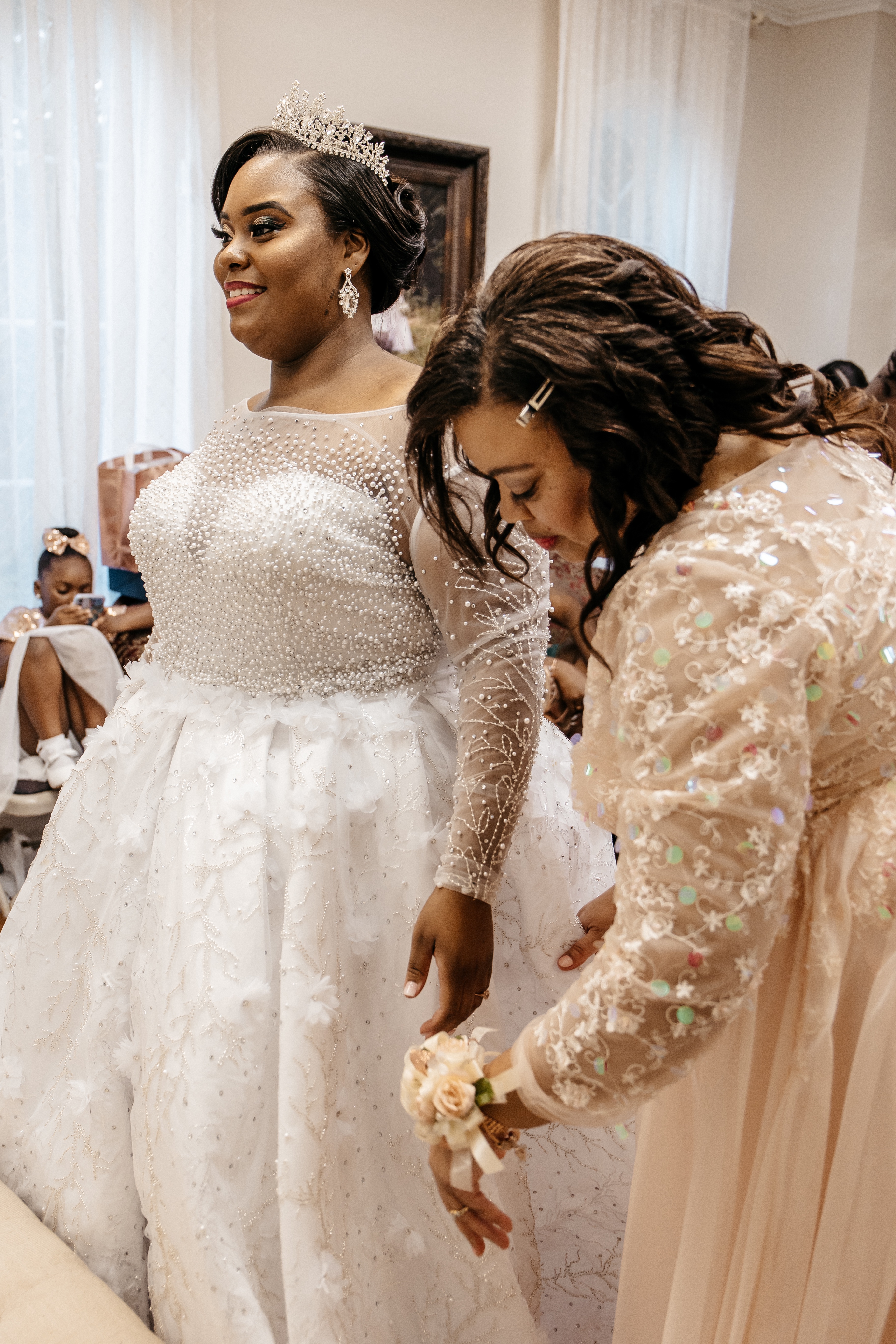 A bride and her mother enjoy time together before her micro wedding in north georgia